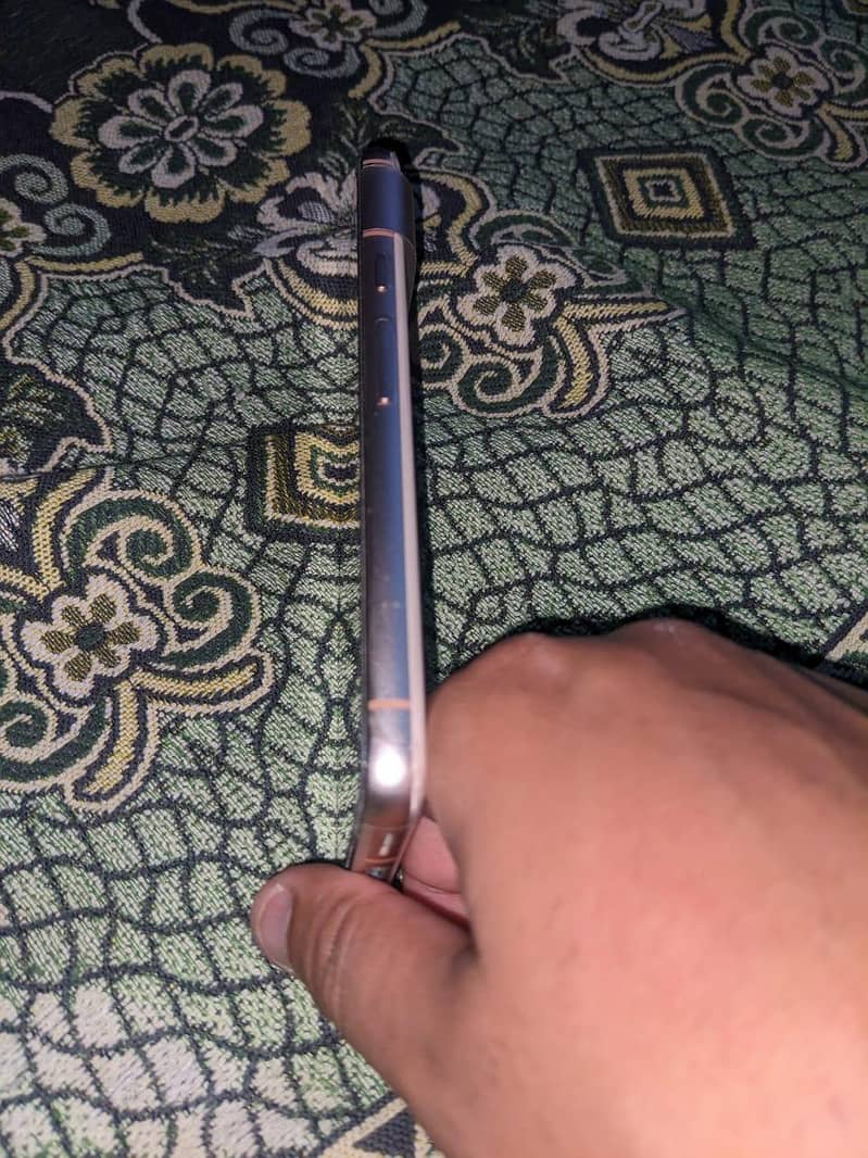Google Pixel 8 4