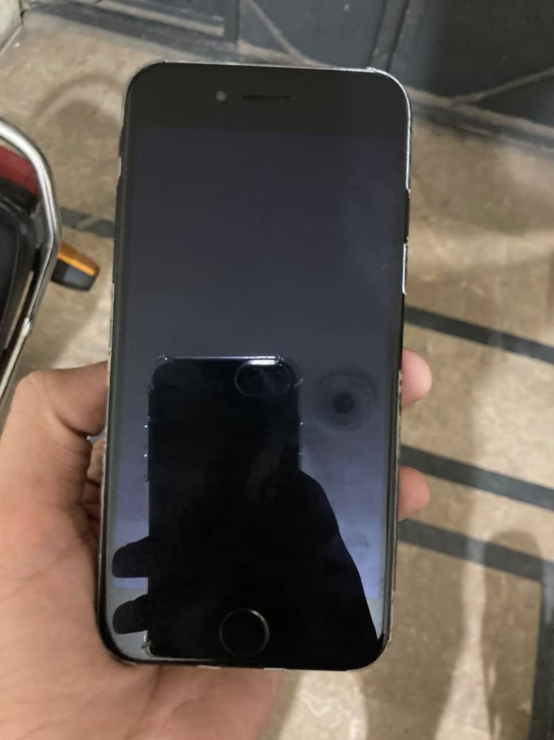 Apple iPhone SE2020 0