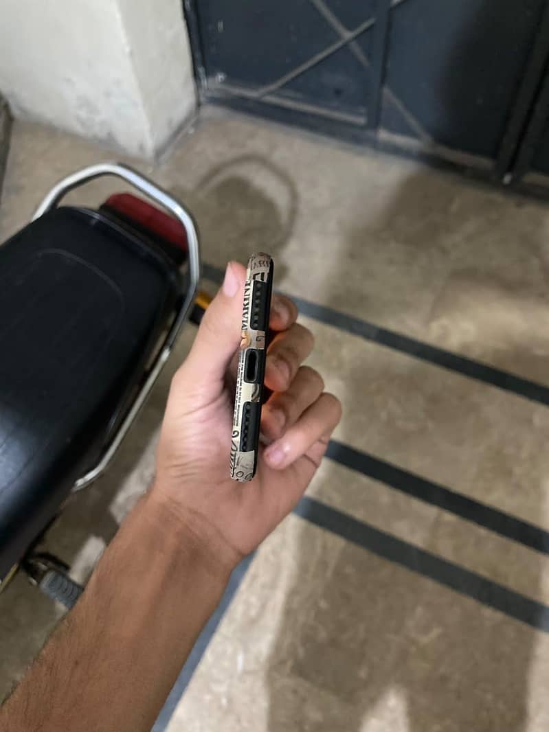 Apple iPhone SE2020 4