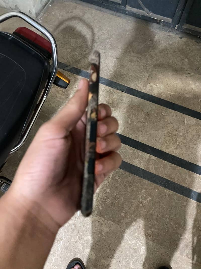 Apple iPhone SE2020 5