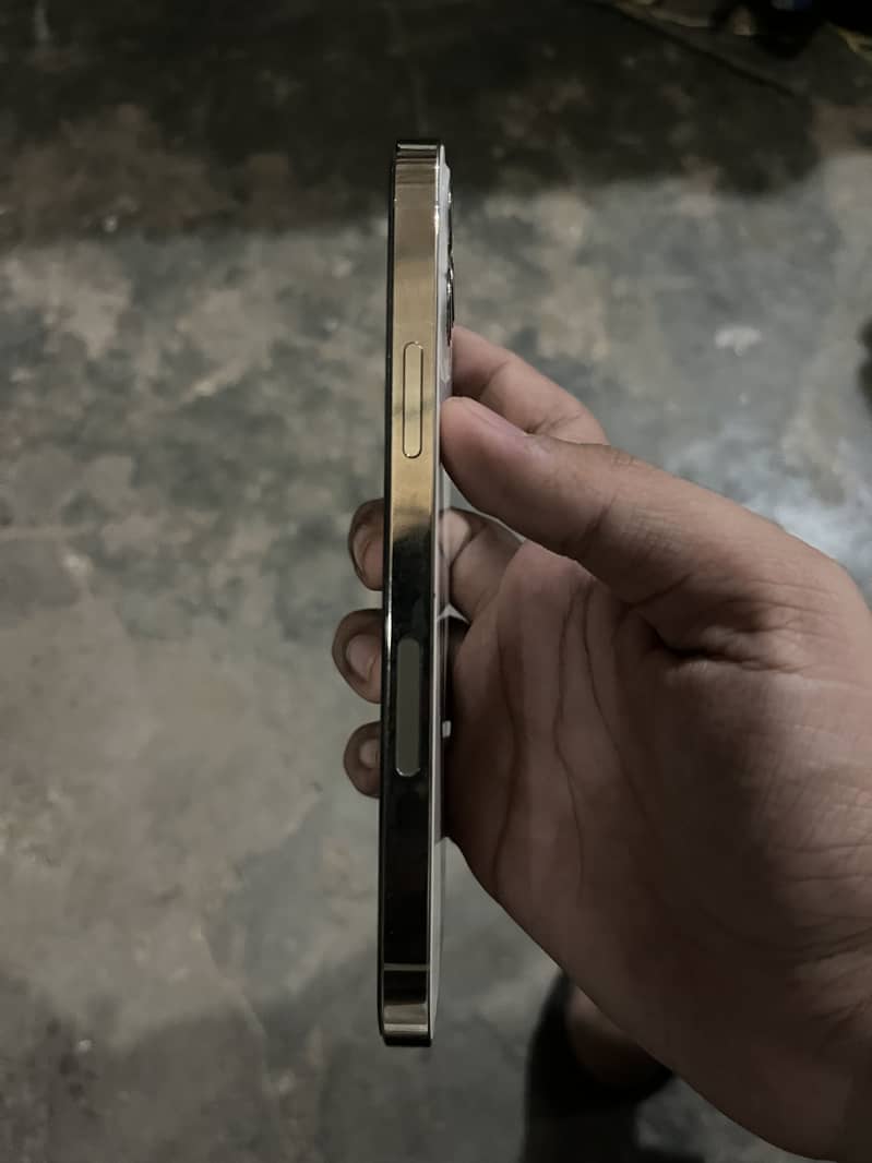Apple iPhone 12 Pro 2