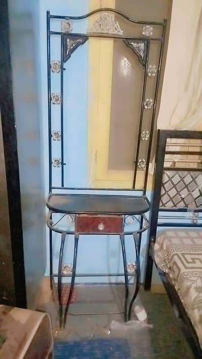 dressing table without miral