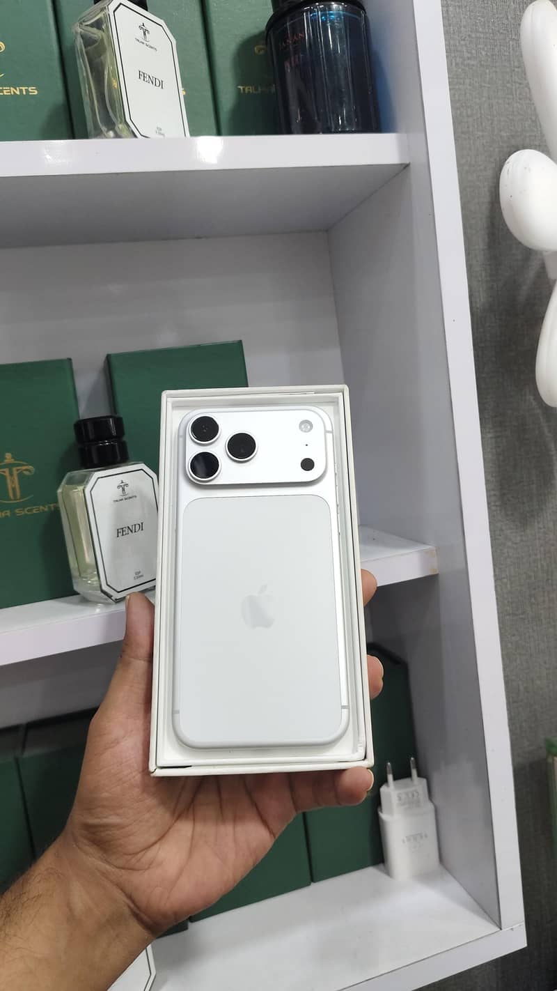 Apple iPhone 17 Pro Max 0