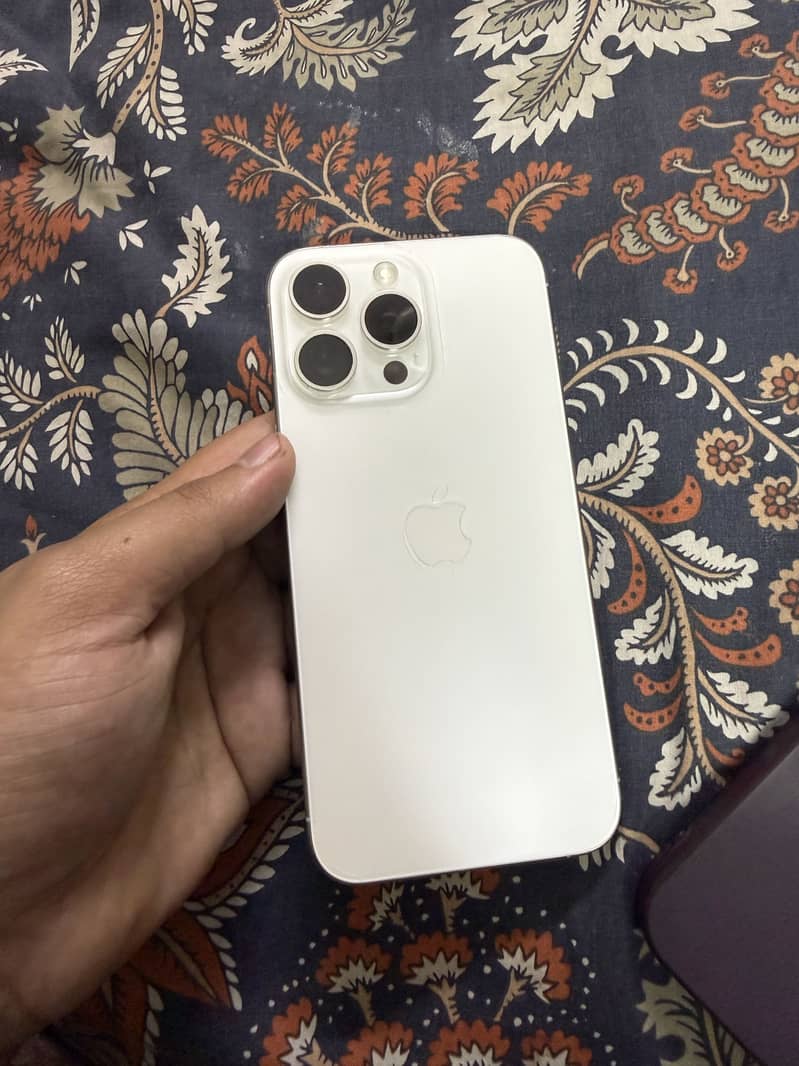 Apple iPhone 15 Pro Max 0