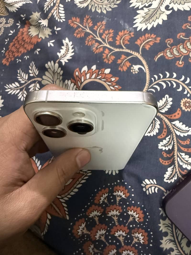 Apple iPhone 15 Pro Max 1