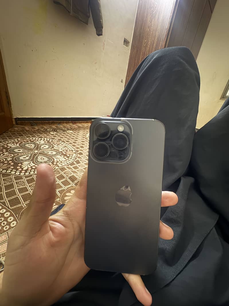 Apple iPhone 15 Pro Max 0