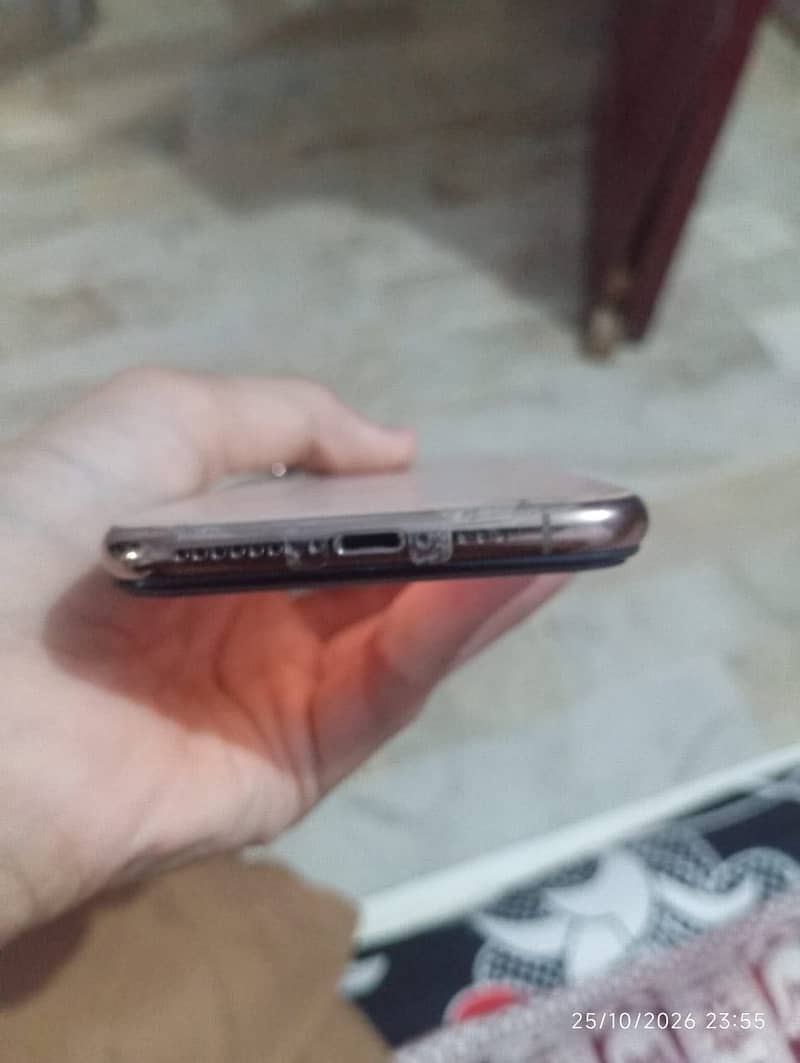 Apple iPhone XS 1