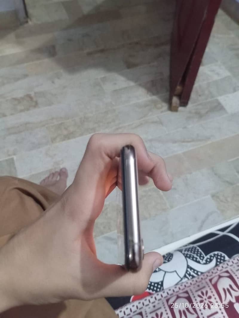 Apple iPhone XS 5