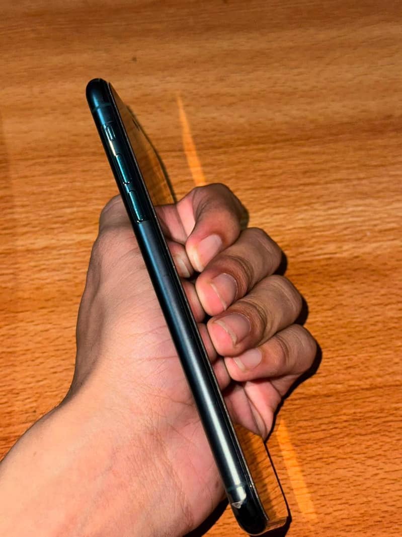 Apple iPhone 11 Pro Max 2