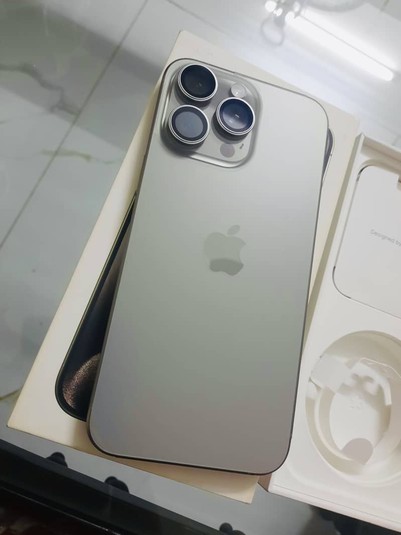 Apple iPhone 15 Pro Max 0