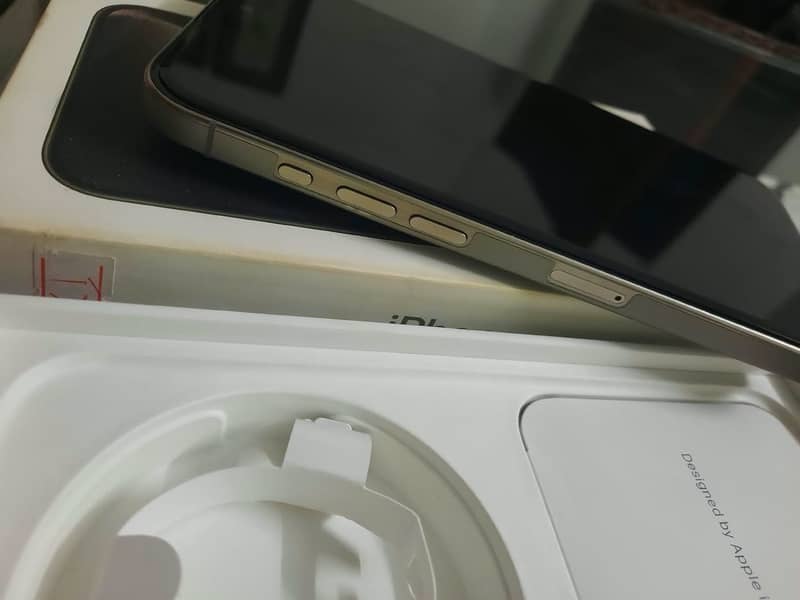 Apple iPhone 15 Pro Max 4