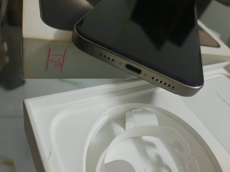 Apple iPhone 15 Pro Max 6