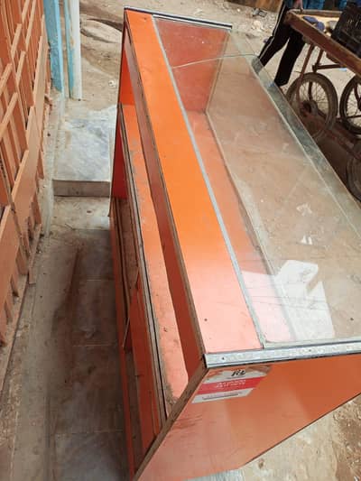 Shop Showcase/ Counter