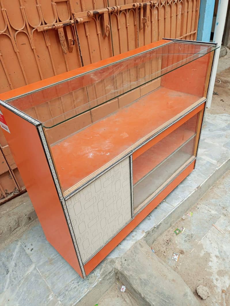 Shop Showcase/ Counter 1