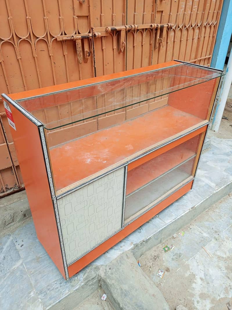 Shop Showcase/ Counter 2