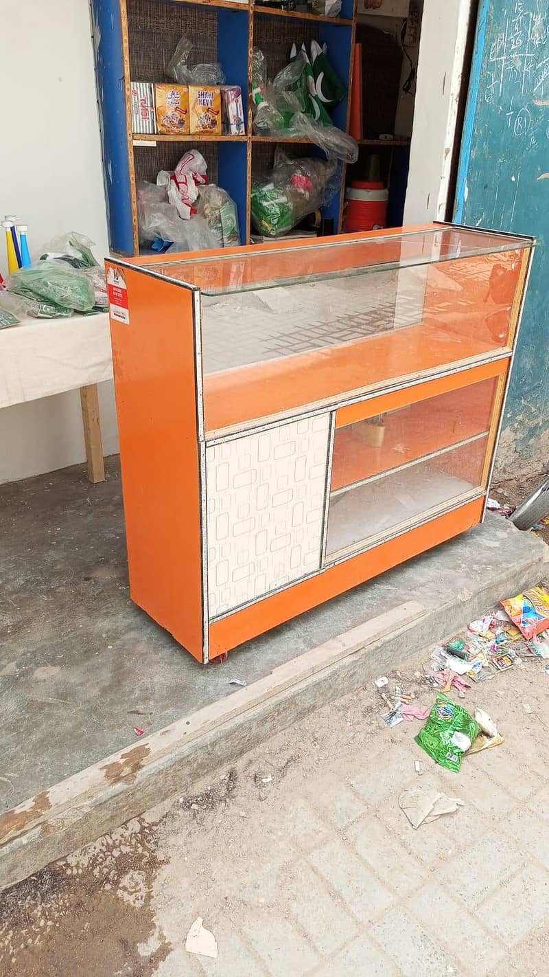 Shop Showcase/ Counter 4