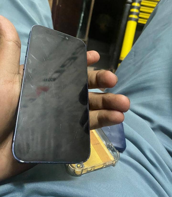 Apple iPhone 12 2