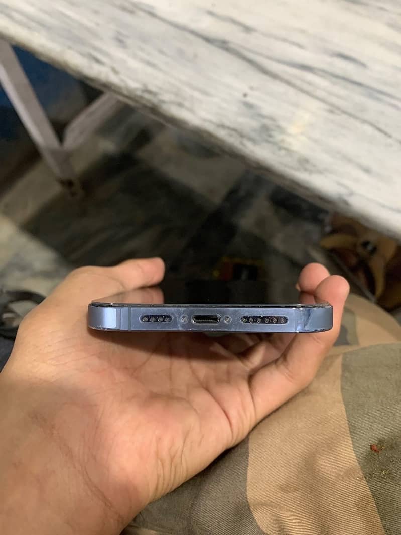 Apple iPhone 13 Pro Max 4