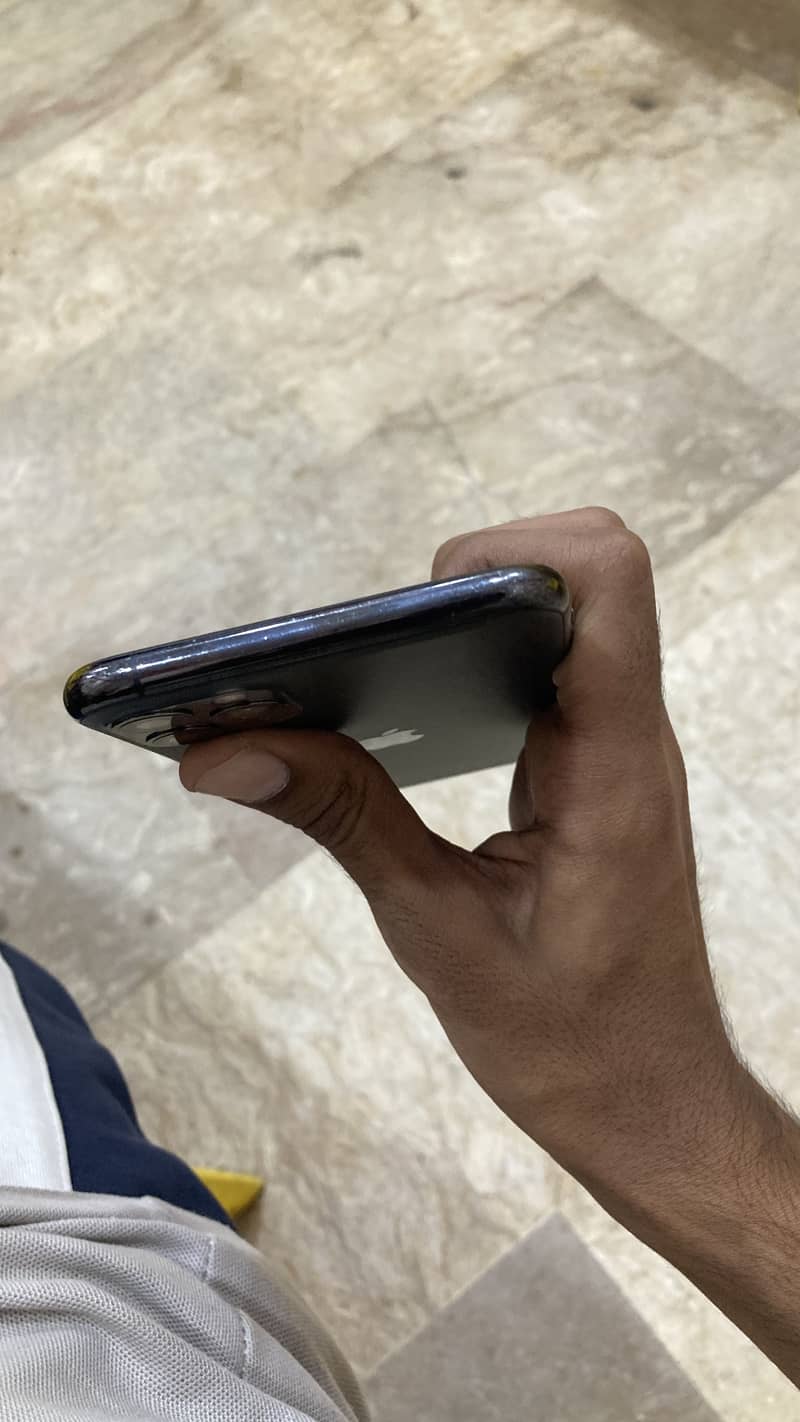 iPhone 11 Pro Max (Exchange Possible) 13
