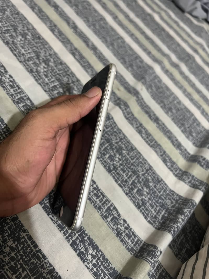 Apple iPhone 7 Plus 1