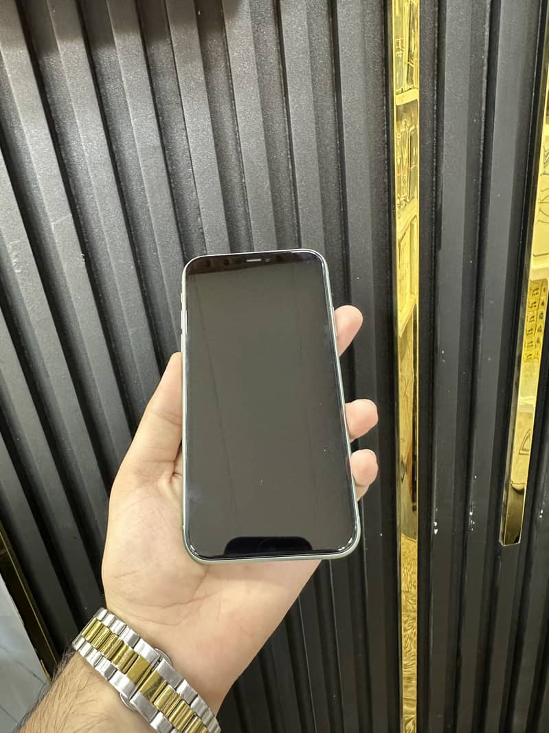 Apple iPhone 11 7