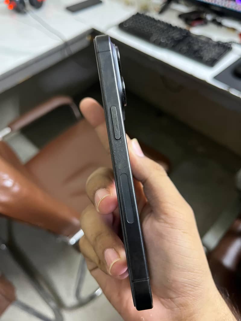 Apple iPhone 15 Pro 0