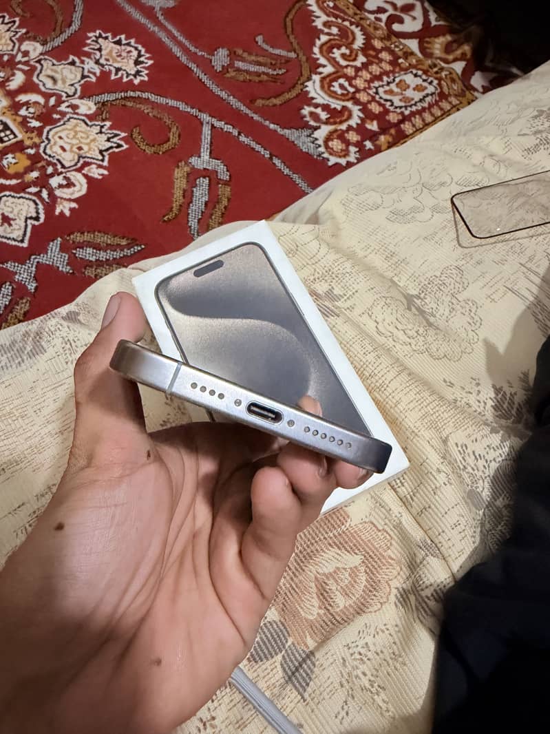 Apple iPhone 15 Pro Max 0