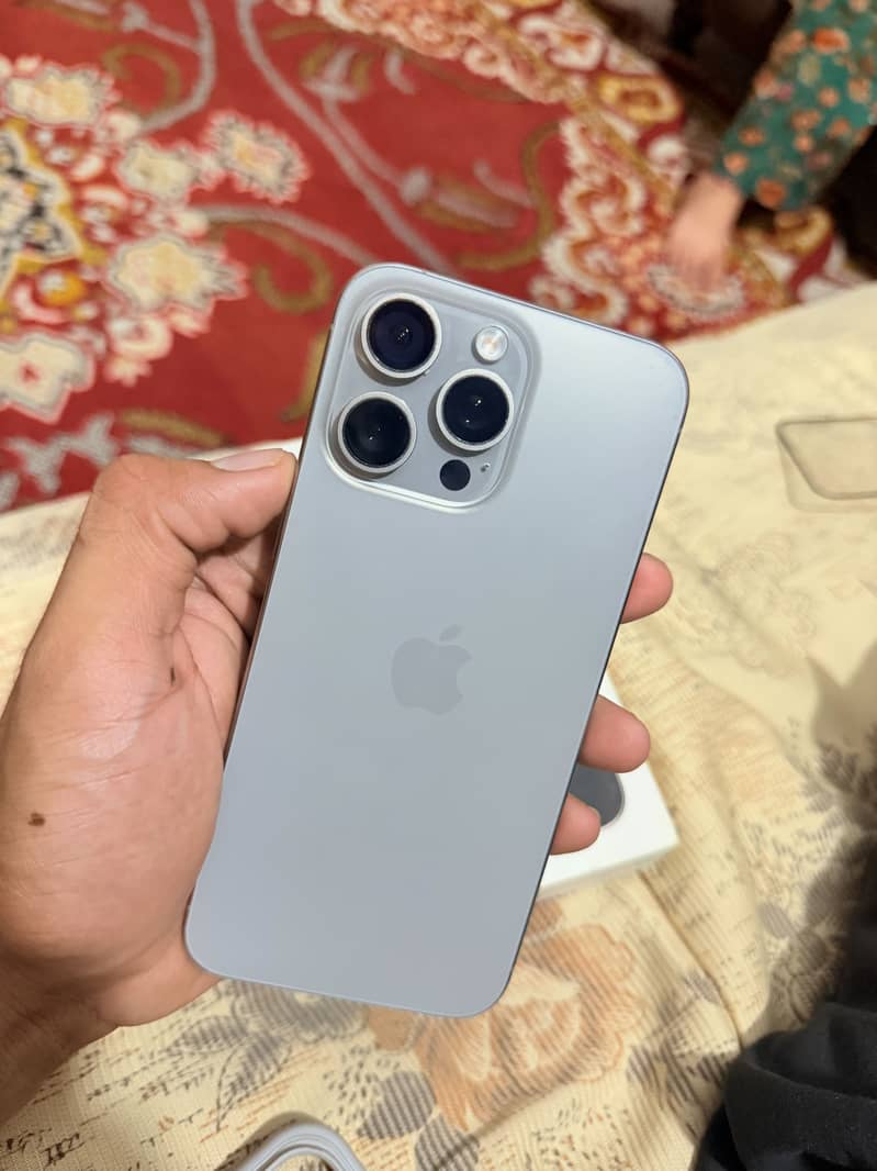 Apple iPhone 15 Pro Max 2