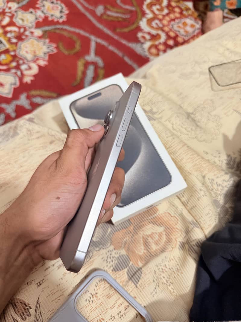 Apple iPhone 15 Pro Max 3
