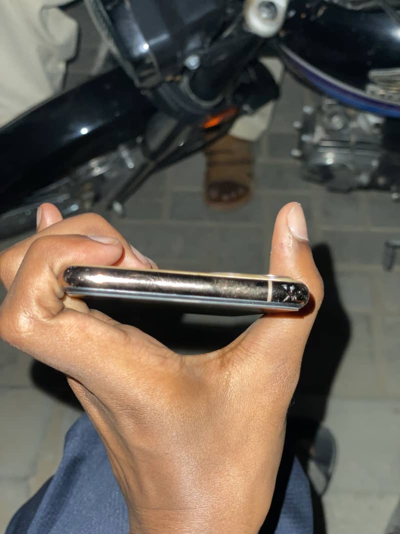 Apple iPhone 11 Pro Max 2