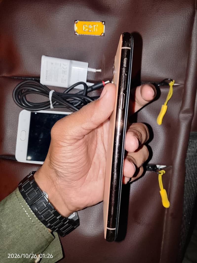 Apple iPhone 11 Pro Max 2