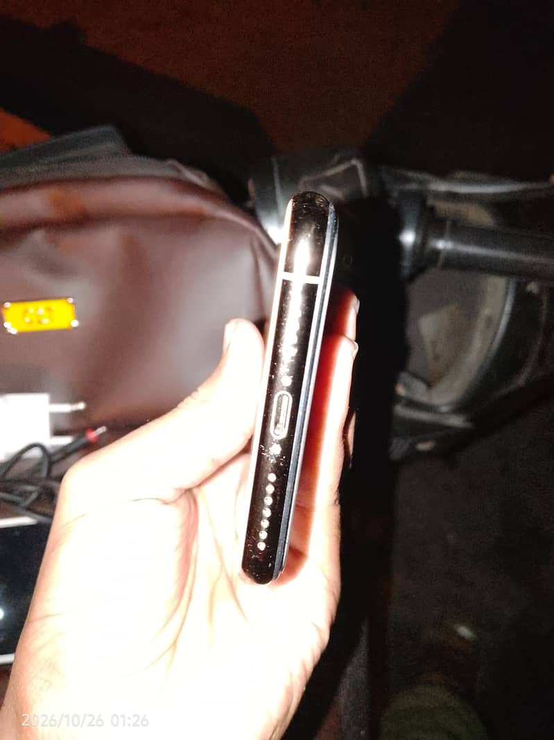 Apple iPhone 11 Pro Max 4