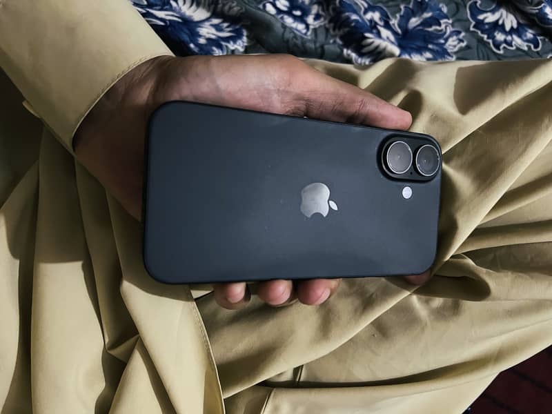 Apple iPhone 16 0