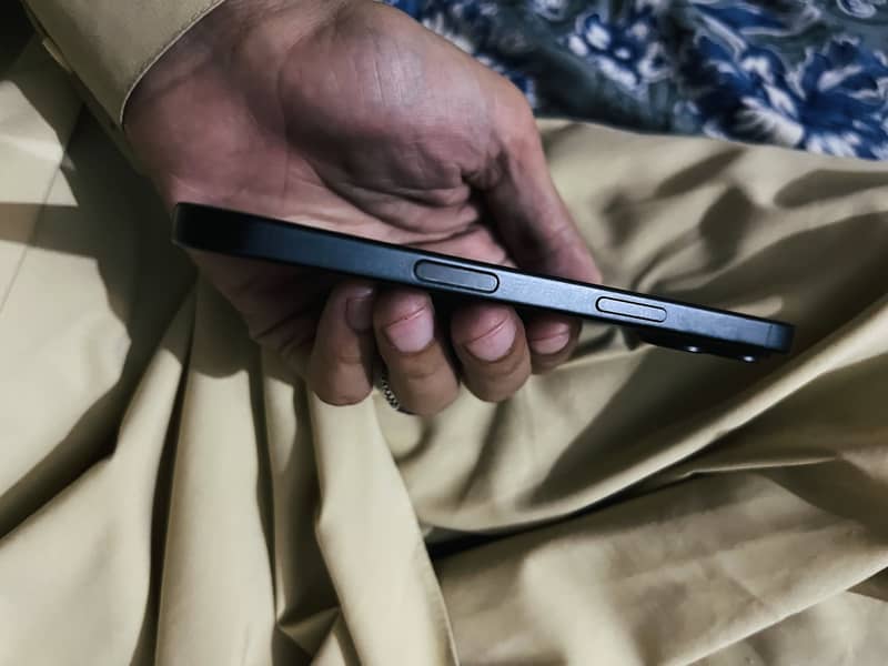 Apple iPhone 16 2