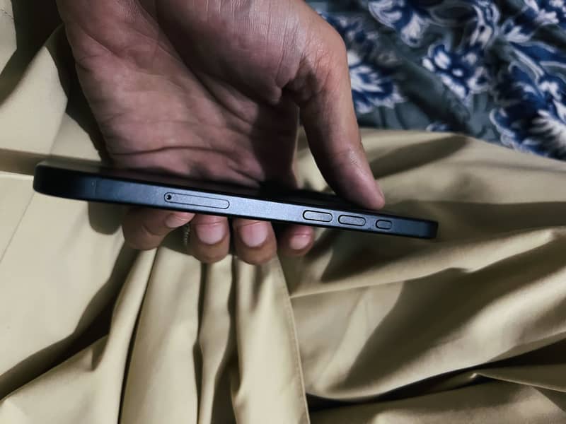 Apple iPhone 16 3