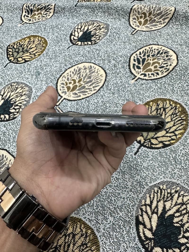 Apple iPhone 11 Pro 6