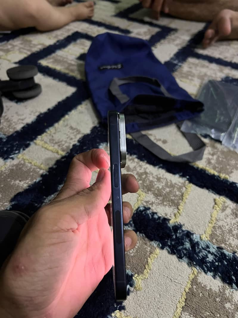 Apple iPhone 15 Pro 3