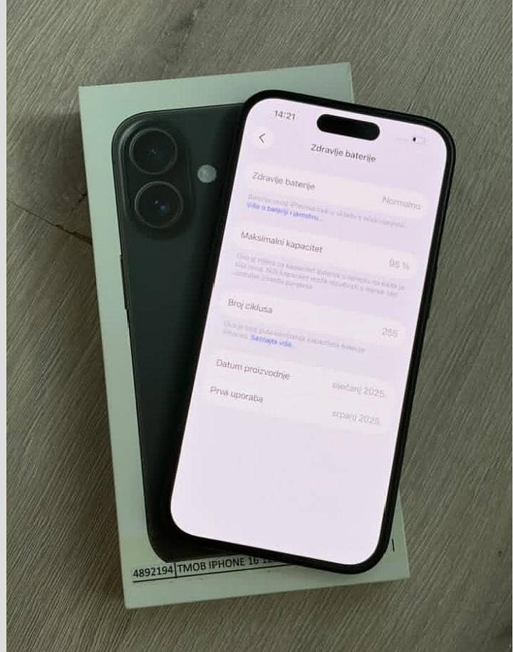 Apple iPhone 16 4