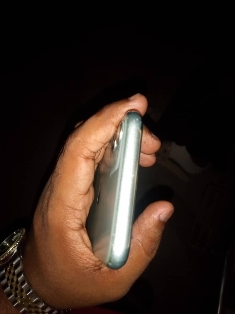 Apple iPhone 11 0