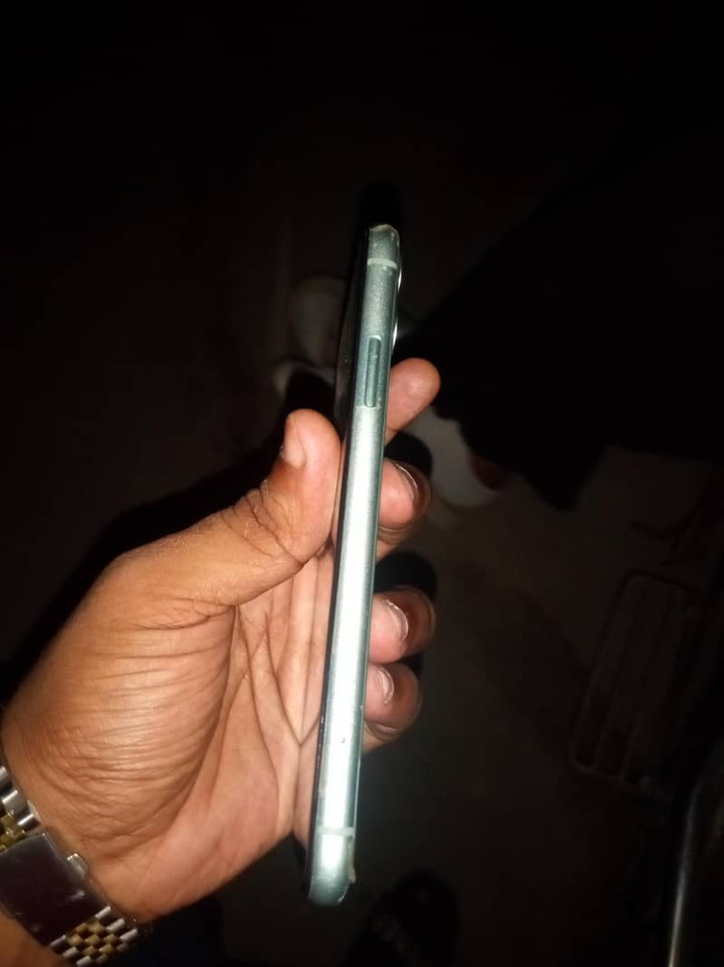 Apple iPhone 11 3