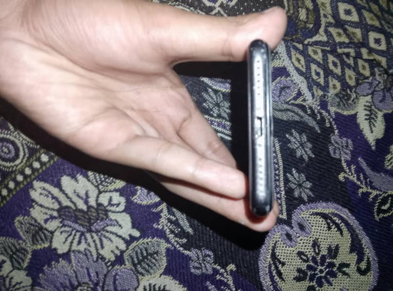 Apple iPhone 8 1