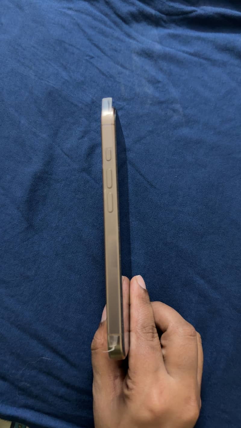 Apple iPhone 16 Pro 0