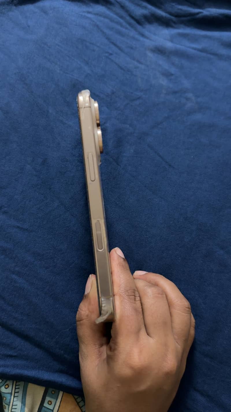 Apple iPhone 16 Pro 1