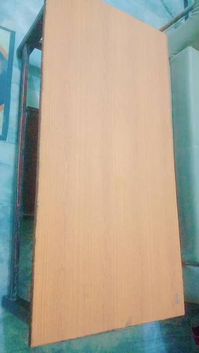 real wooden table or quality wise bilkul new ki terha hai