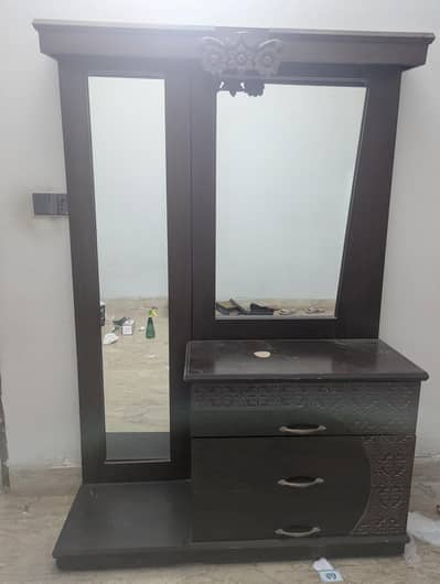 Dressing table