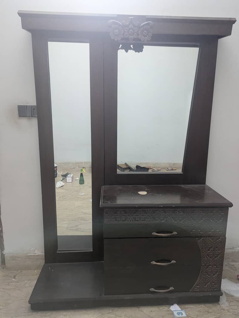 Dressing table 0