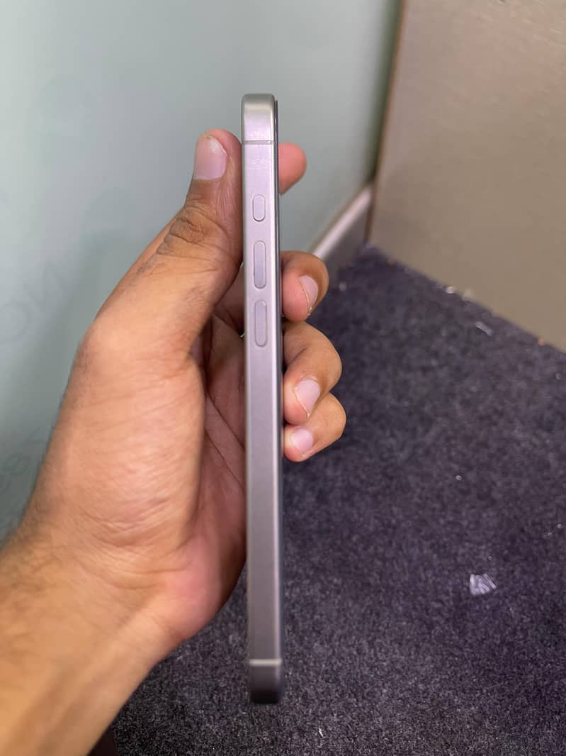 Apple iPhone 15 Pro Max 2