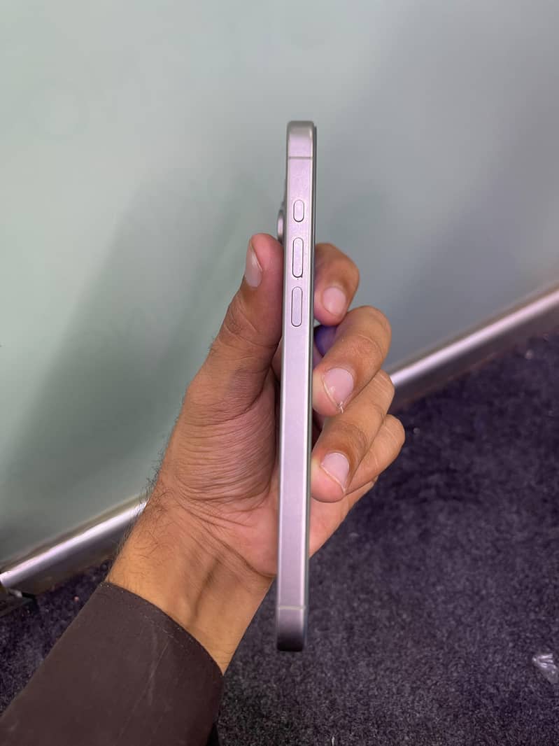 Apple iPhone 15 Pro Max 3