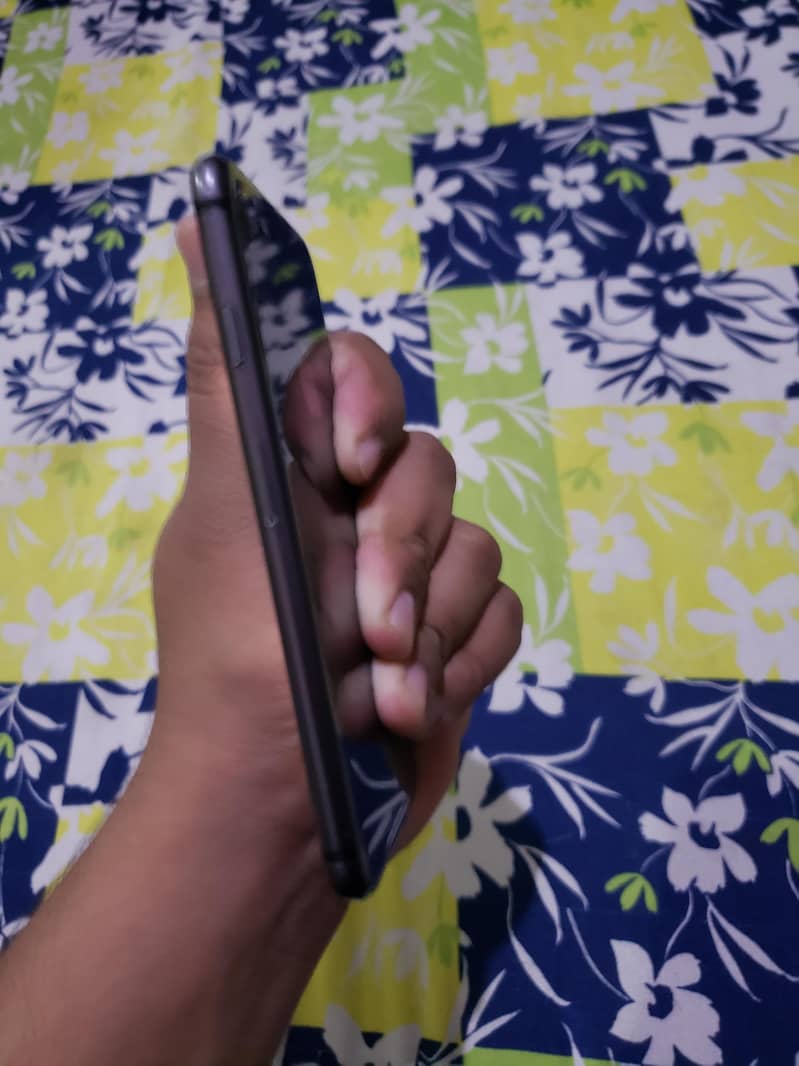 Apple iPhone 8 4