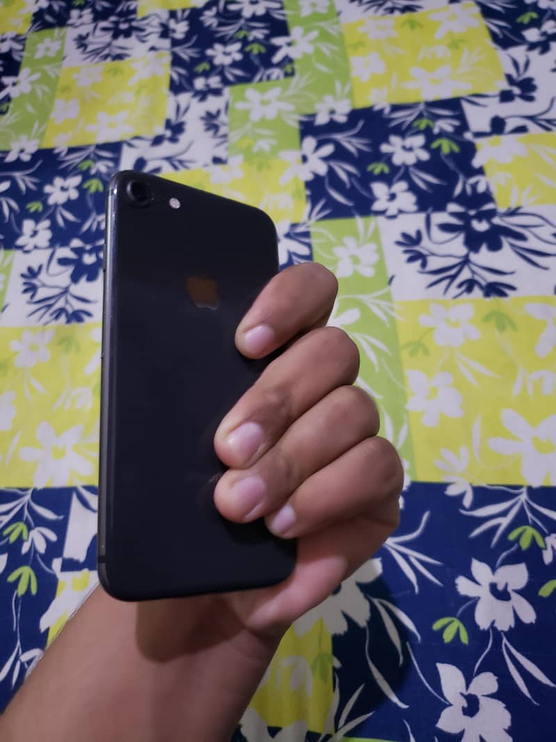 Apple iPhone 8 5
